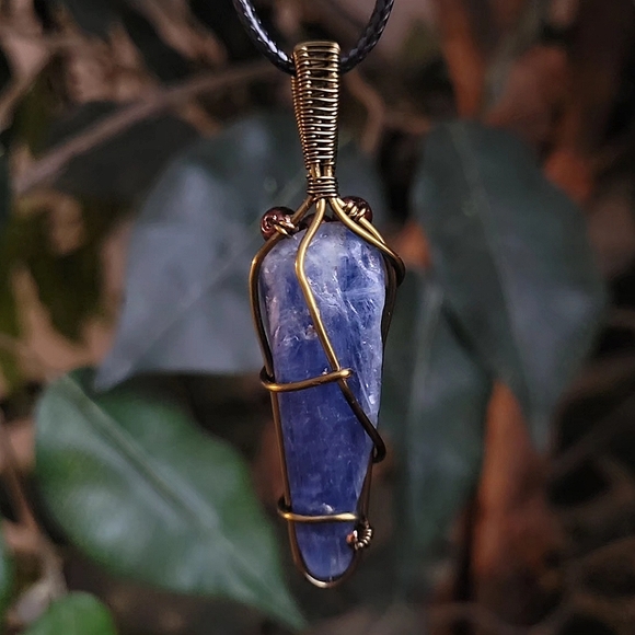 Handmade Blue Kyanite Crystal Pendant - Picture 2 of 2